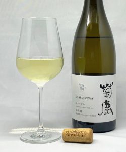 Kumamoto Wine Kikuka Chardonnay mit Glass